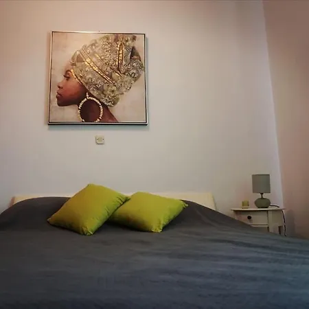 Pe-la Center Apartment