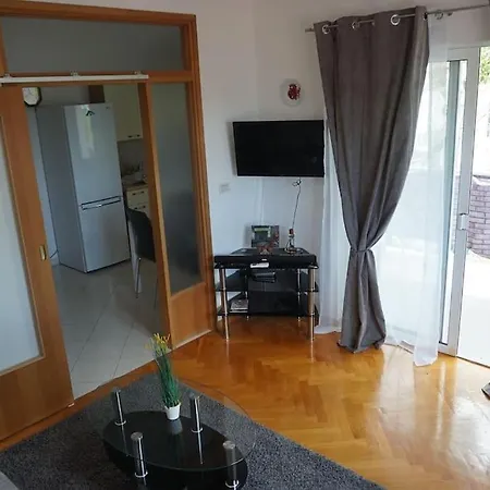 Pe-la Center شقة سبليت