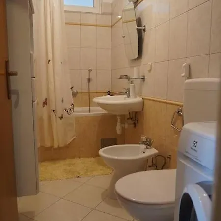 Pe-la Center سبليت